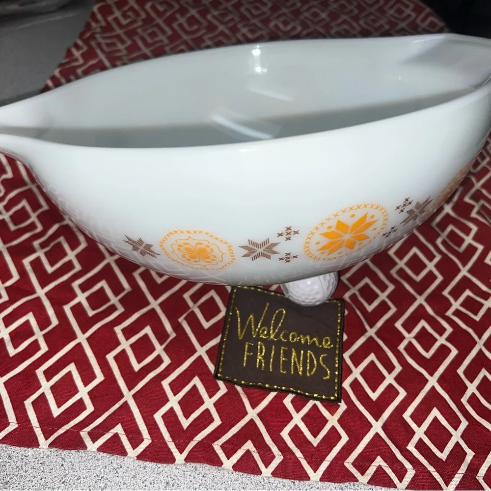 Cinderella PYREX 4 Qt Town & Country Cross Stitch Vintage Mixing Bowl Like New!